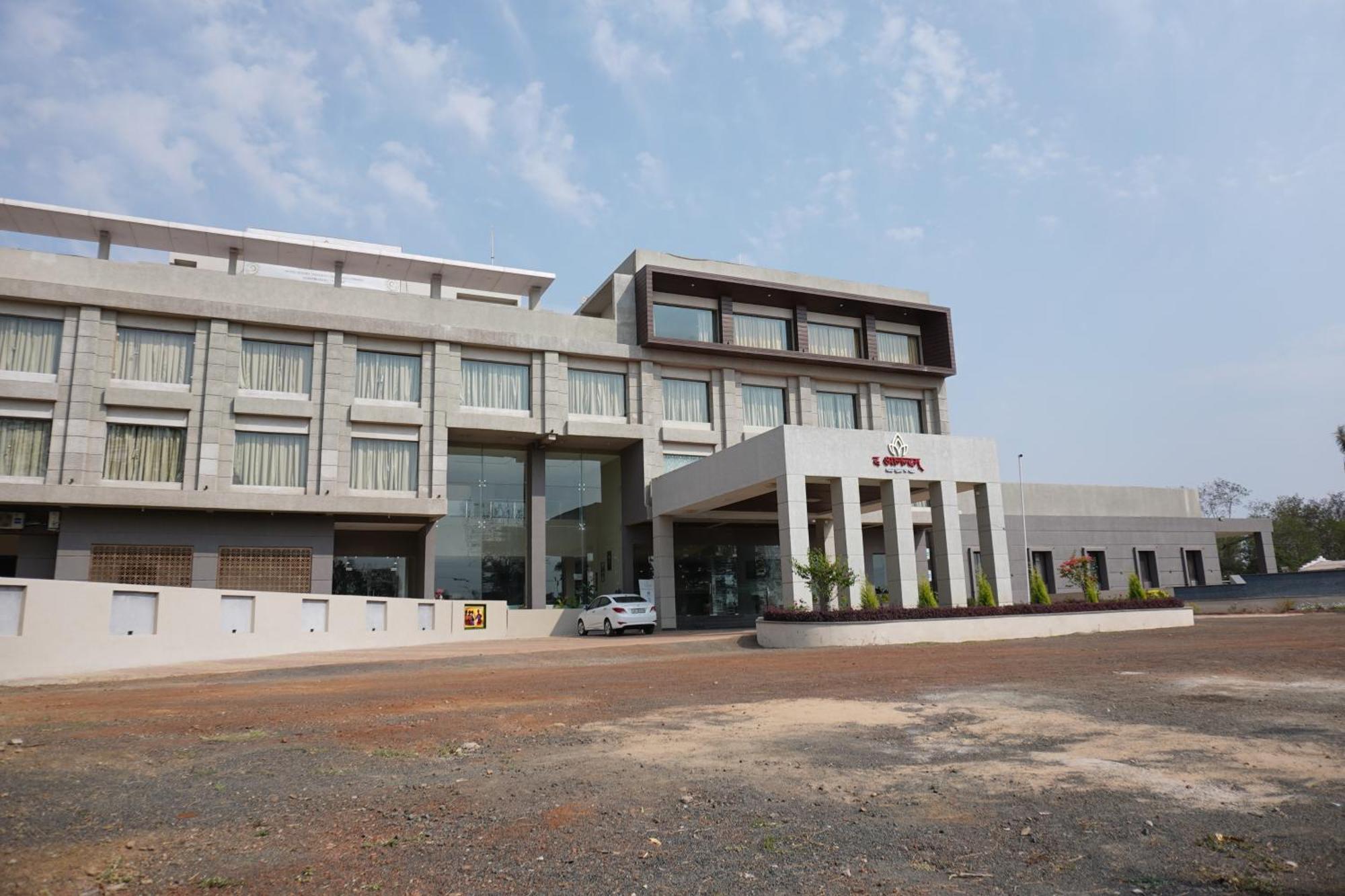 The Aanandam Hotel Resort Itārsi Exterior photo